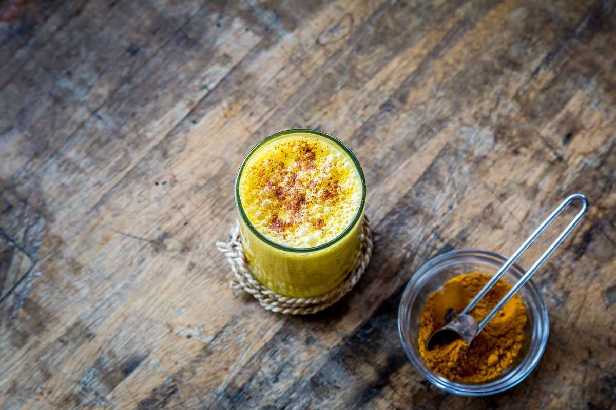Tumeric and Apple Cider Vinegar Detox Smoothie