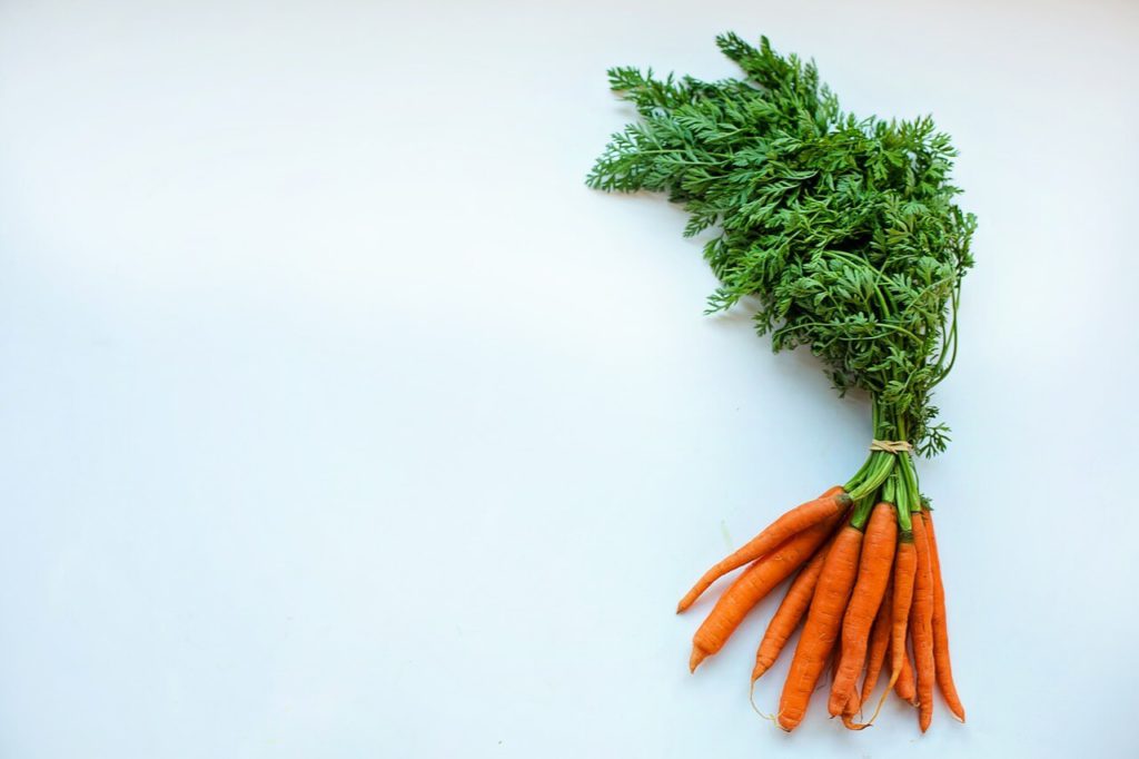 Can You Juice Carrot Greens? (Or Should You Avoid It) Vibrant Happy