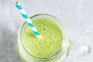 Low Calorie Kale Peach Smoothie