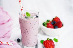 Frozen Fruit Smoothie with Yogurt